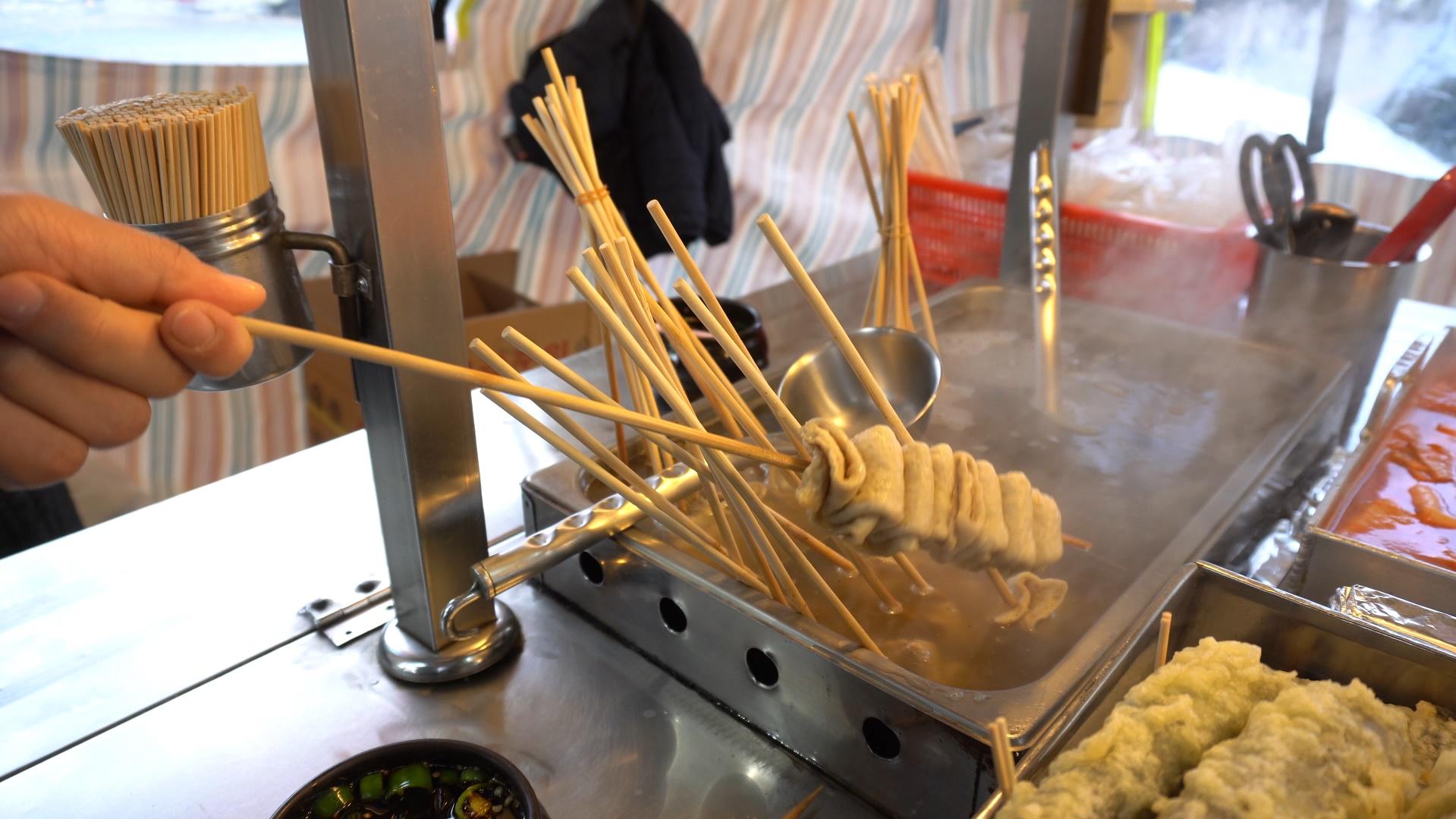 korea, hongdae, seoul, street food, korean food, travel, hongdae things to do, bungeoppang, fish-shaped pastry, fish cake, red bean bun, hoppang, korean bun, pizza, must eat, must try